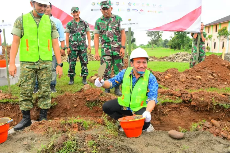 Wabup Sukirman Lakukan Peletakan Batu Pertama Koperasi Merah Putih Wabup Sukirman Lakukan Peletakan Batu Pertama Koperasi Merah Putih