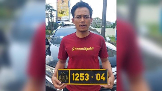 Viral Sopir Pajero Pakai Strobo dan Pelat Dinas Akhirnya Ditangkap Polisi Viral Sopir Pajero Pakai Strobo dan Pelat Dinas Akhirnya Ditangkap Polisi